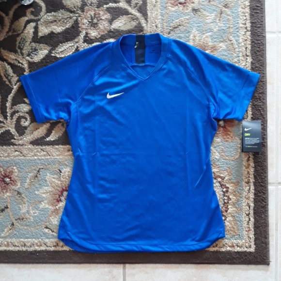 Nike Tops - *Host Pick*Nike dri-fit ladies top